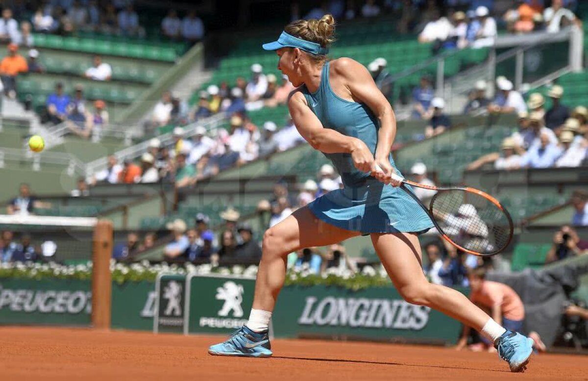 Simona Halep o surclasează pe Garbine Muguruza și e în a treia finală de Roland Garros din carieră! VICTORIE imensă: își păstrează și numărul 1 mondial!