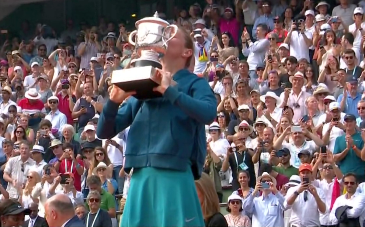 VIDEO + FOTO BRAVO, SIMO! Performanță excepțională! Simona Halep câștigă Roland Garros după o revenire fabuloasă în fața lui Sloane Stephens!