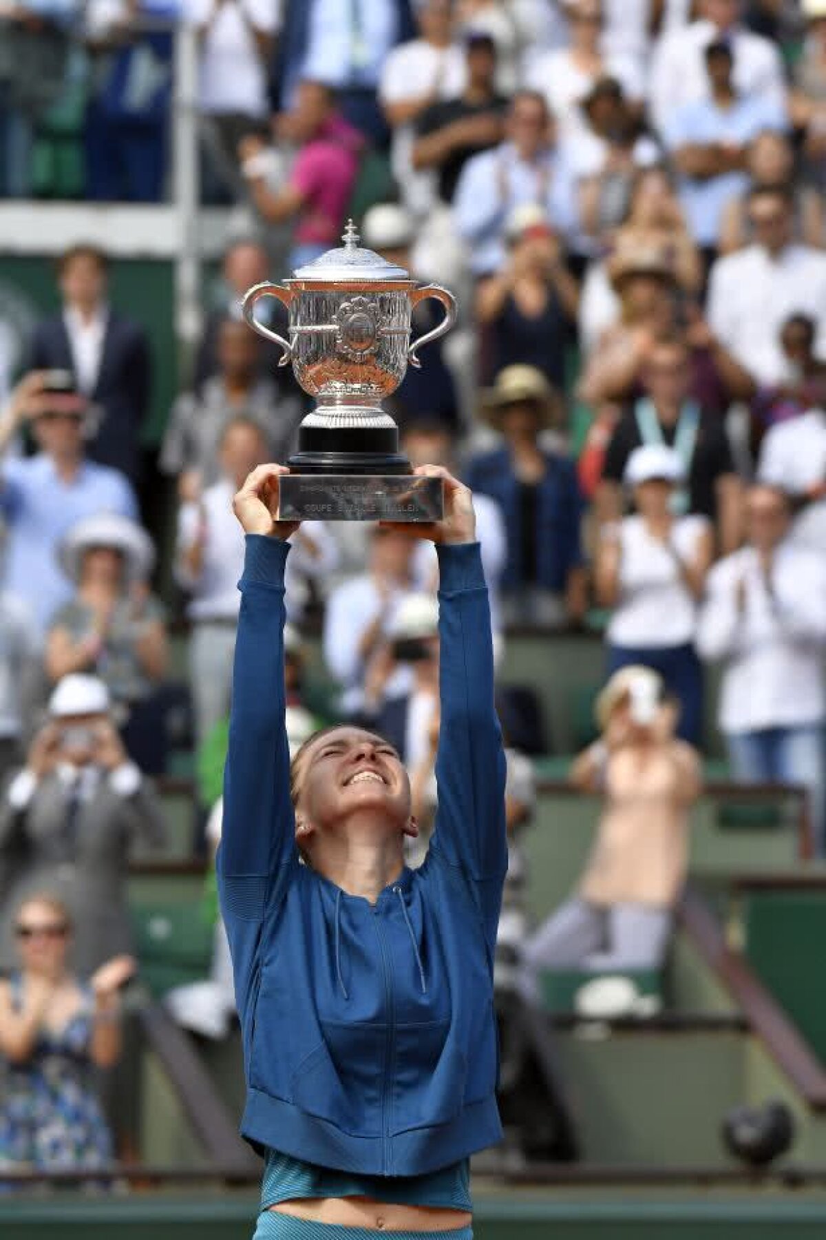 VIDEO + FOTO BRAVO, SIMO! Performanță excepțională! Simona Halep câștigă Roland Garros după o revenire fabuloasă în fața lui Sloane Stephens!