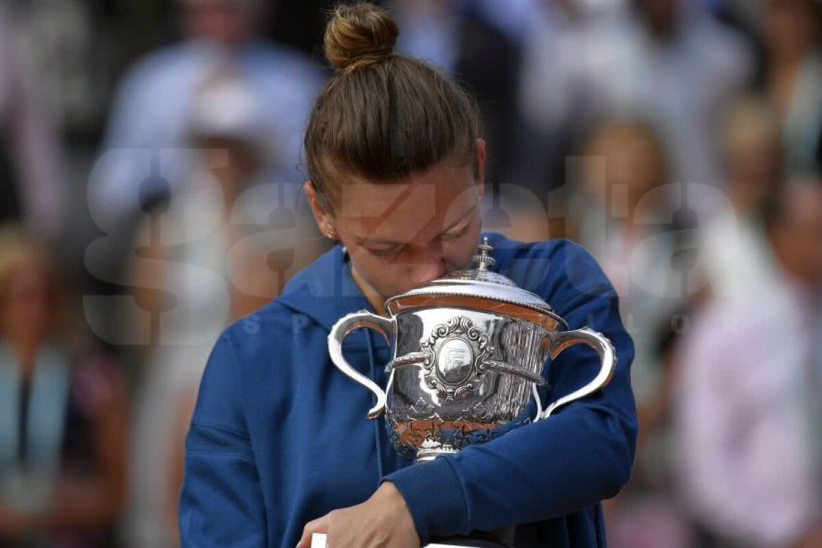 SIMONA HALEP A CÂȘTIGAT ROLAND GARROS // GALERIE FOTO A plâns și a sărutat trofeul de o mie de ori! Bucurie fără seamăn a Simonei Halep după titlul de la Roland Garros