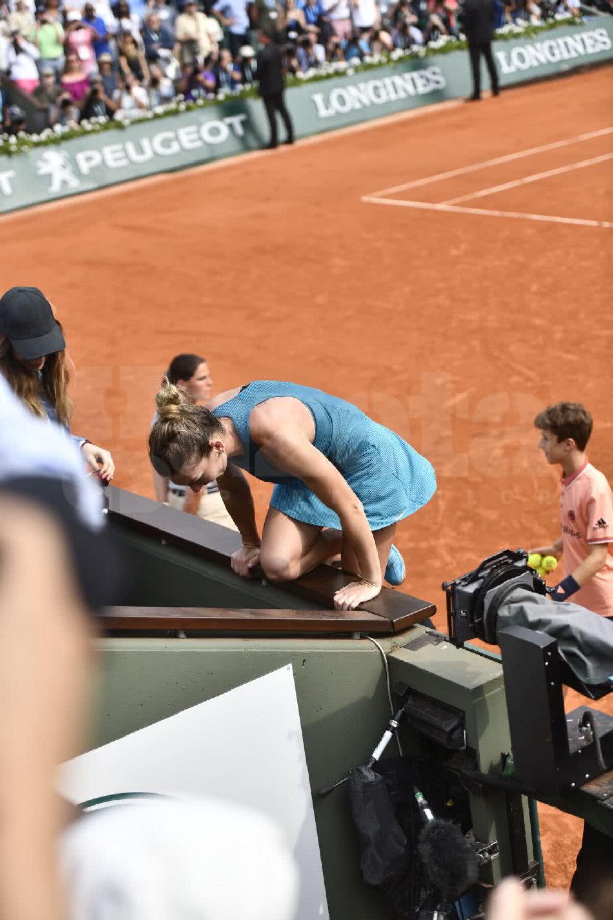 SIMONA HALEP A CÂȘTIGAT ROLAND GARROS // VIDEO+FOTO Explozie de bucurie în tabăra Simonei! Halep i-a sărit în brațe lui Darren Cahill și a plâns de fericire