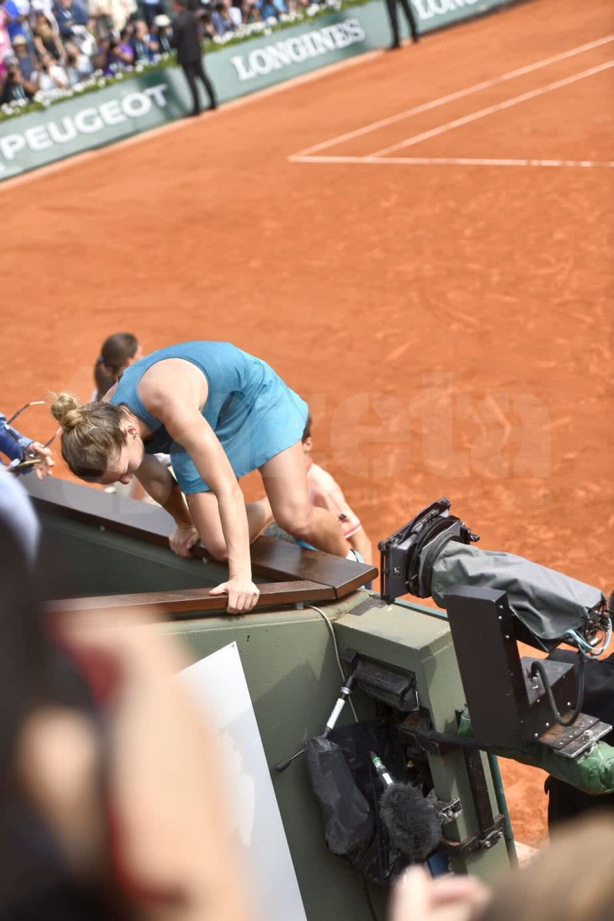 SIMONA HALEP A CÂȘTIGAT ROLAND GARROS // VIDEO+FOTO Explozie de bucurie în tabăra Simonei! Halep i-a sărit în brațe lui Darren Cahill și a plâns de fericire