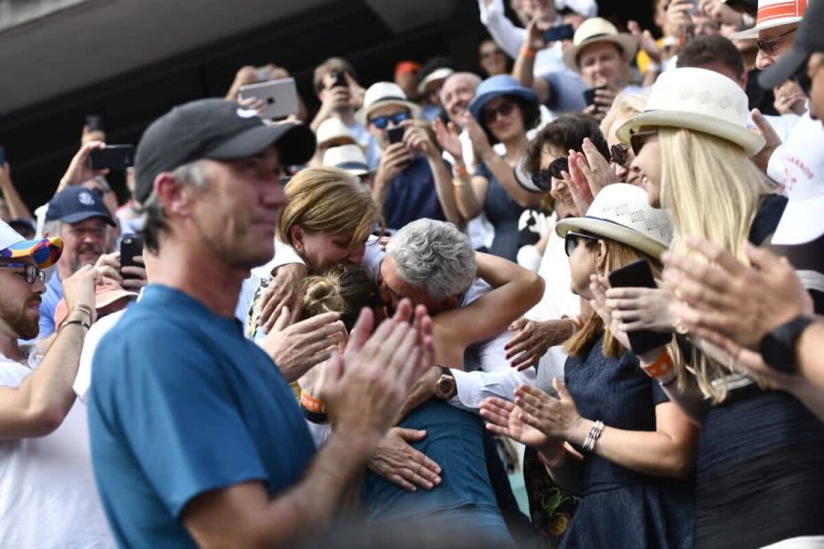 SIMONA HALEP A CÂȘTIGAT ROLAND GARROS // VIDEO+FOTO La fel ca Nadal! Simona Halep a sărbătorit primul titlu de Grand Slam cățărându-se până în lojă