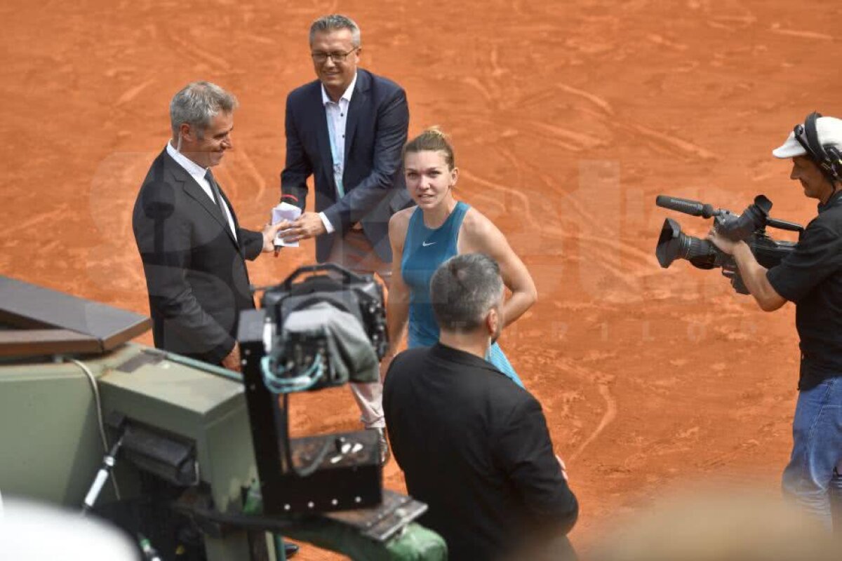 SIMONA HALEP A CÂȘTIGAT ROLAND GARROS // FOTO Cățărarea către primul Grand Slam! Imaginile care nu s-au văzut la TV » I-a făcut "scară" Simonei Halep după finala câștigată