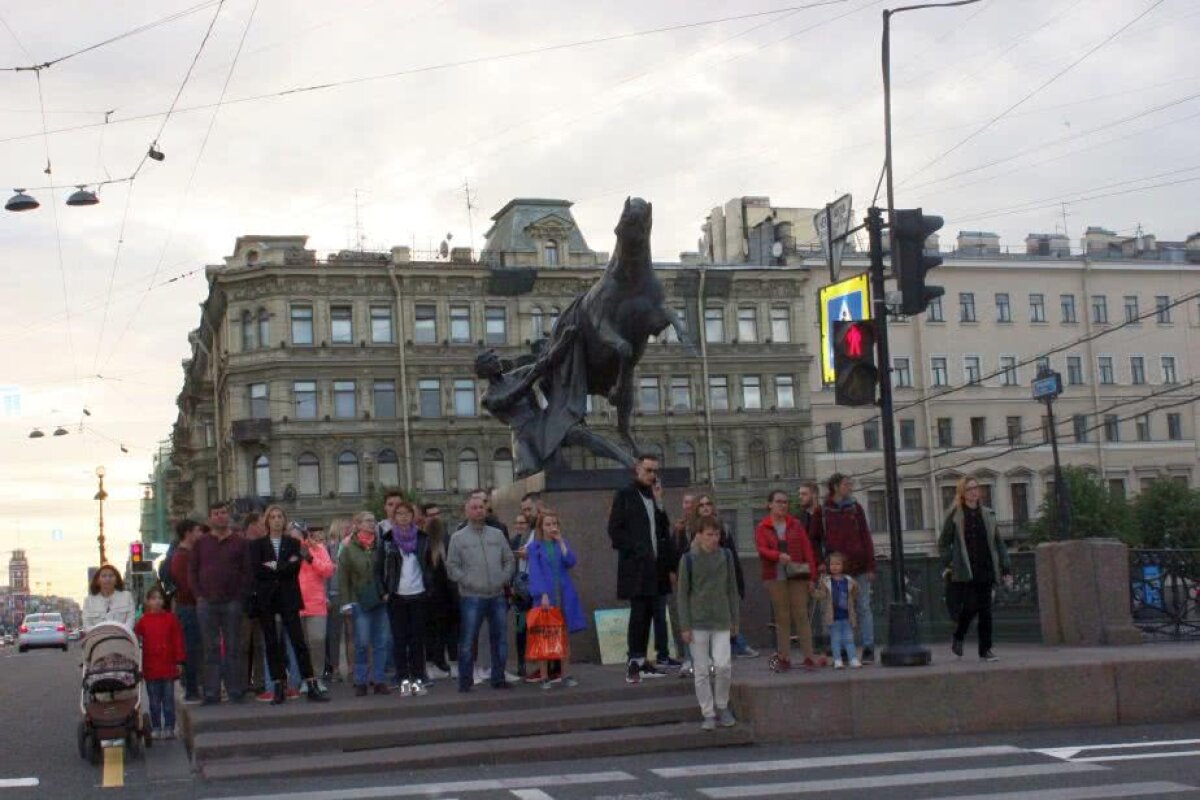 VIDEO+FOTO Primele impresii ale trimisului special GSP la Mondial, cu 4 zile înainte de start: "Am ajuns în Sankt Petersburg, orașul care te vrăjește până te trezesc polițiștii din visare" :)