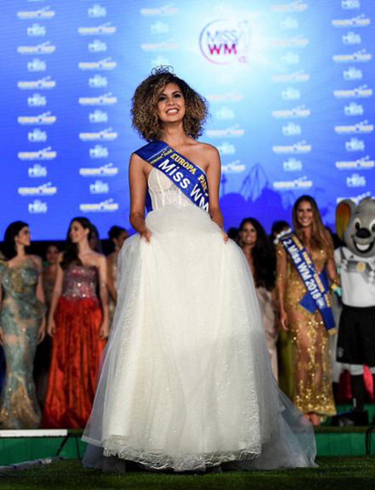 GALERIE FOTO Zoé Brunet a câştigat titlul de Miss Cupa Mondială 2018