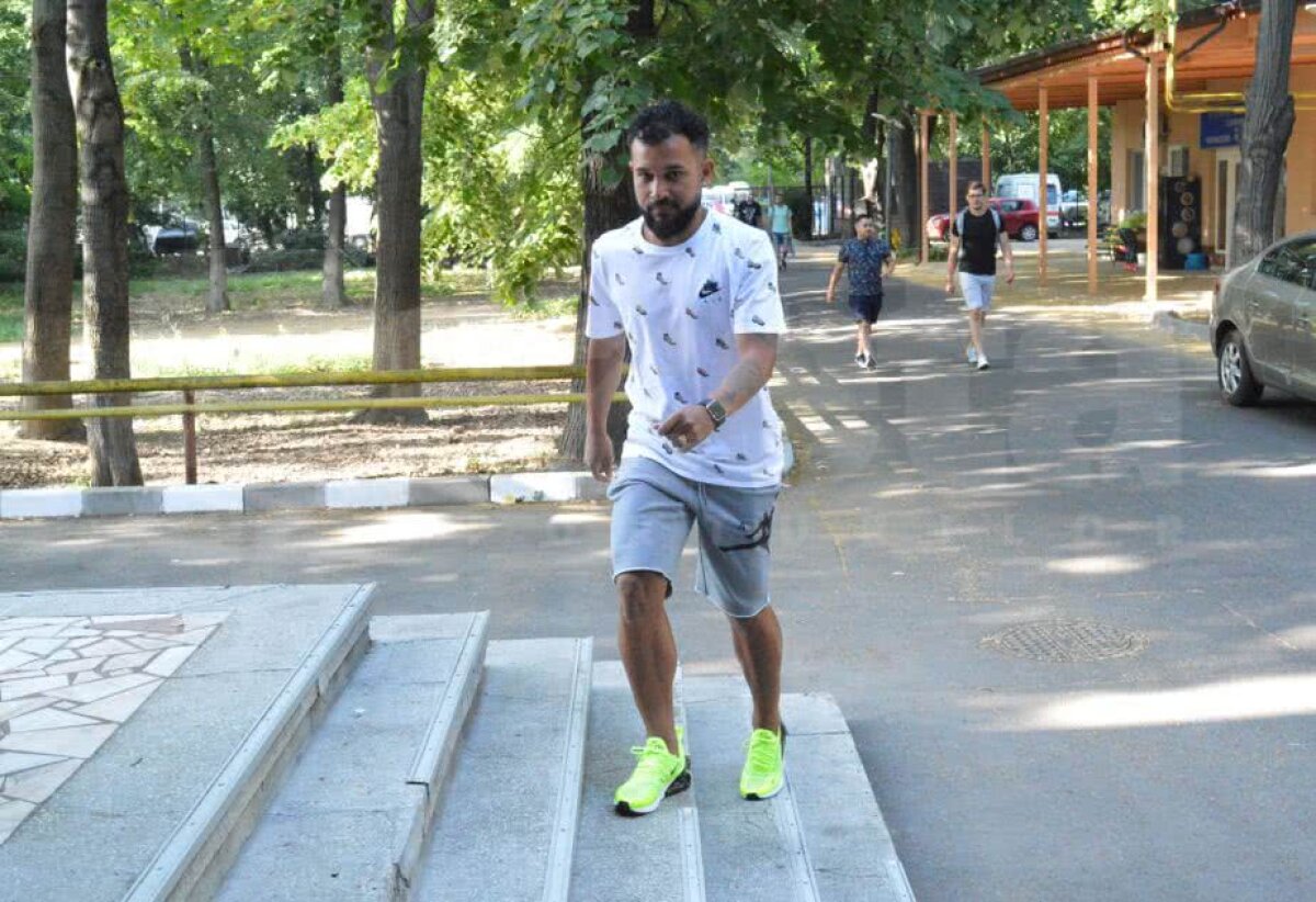 GALERIE FOTO FCSB s-a reunit astăzi la INMS » Cele 8 nume noi din lotul lui Dică + fotbalistul care a "furat" startul 