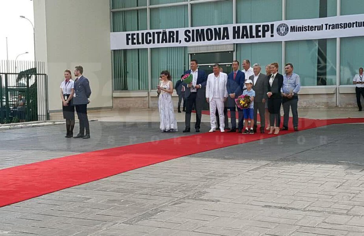 VIDEO+FOTO Simona Halep a ajuns la București cu mini-trofeul Roland Garros » Primele declarații pe aeroport, în fața a peste 100 de ziariști: "E și trofeul României"