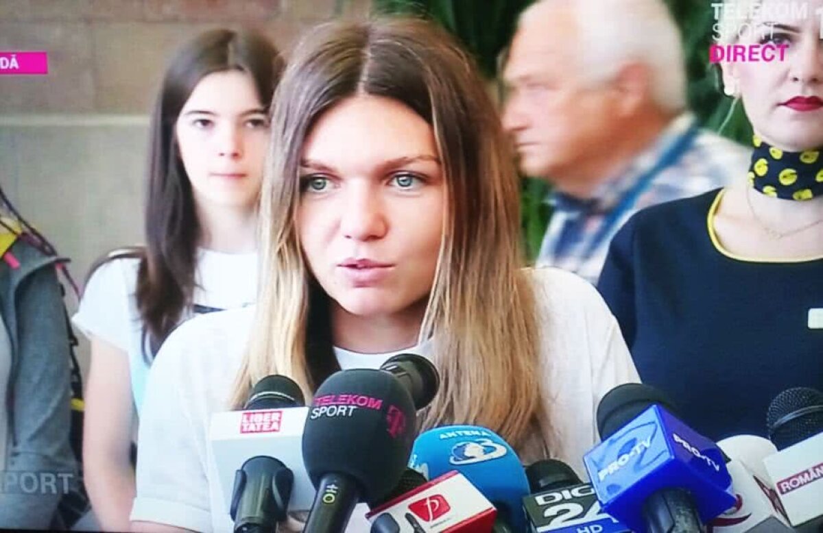 VIDEO+FOTO Simona Halep a ajuns la București cu mini-trofeul Roland Garros » Primele declarații pe aeroport, în fața a peste 100 de ziariști: "E și trofeul României"
