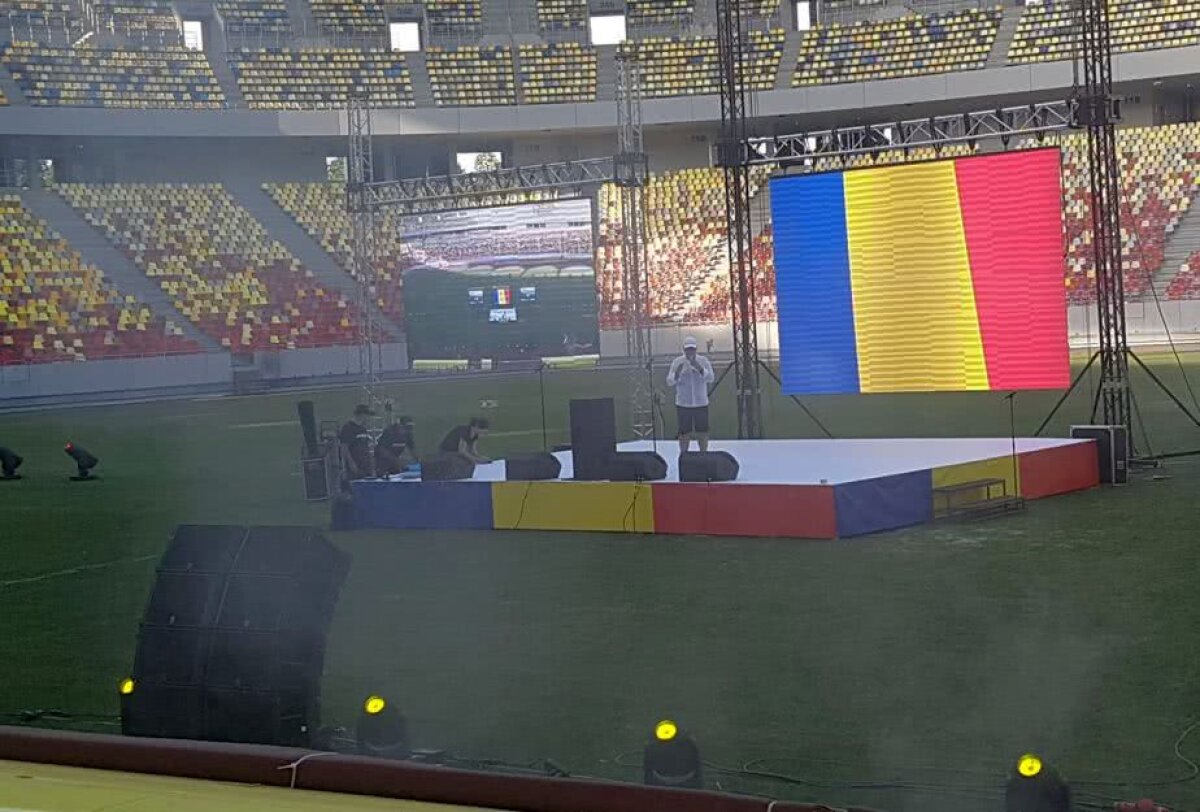 SIMONA HALEP PE ARENA NAȚIONALĂ // Halep a prezentat trofeul pe Arena Națională, în fața a 15.000 de fani: "Sunt mai emoționată ca la Roland Garros" » Firea, huiduită copios în timpul discursului