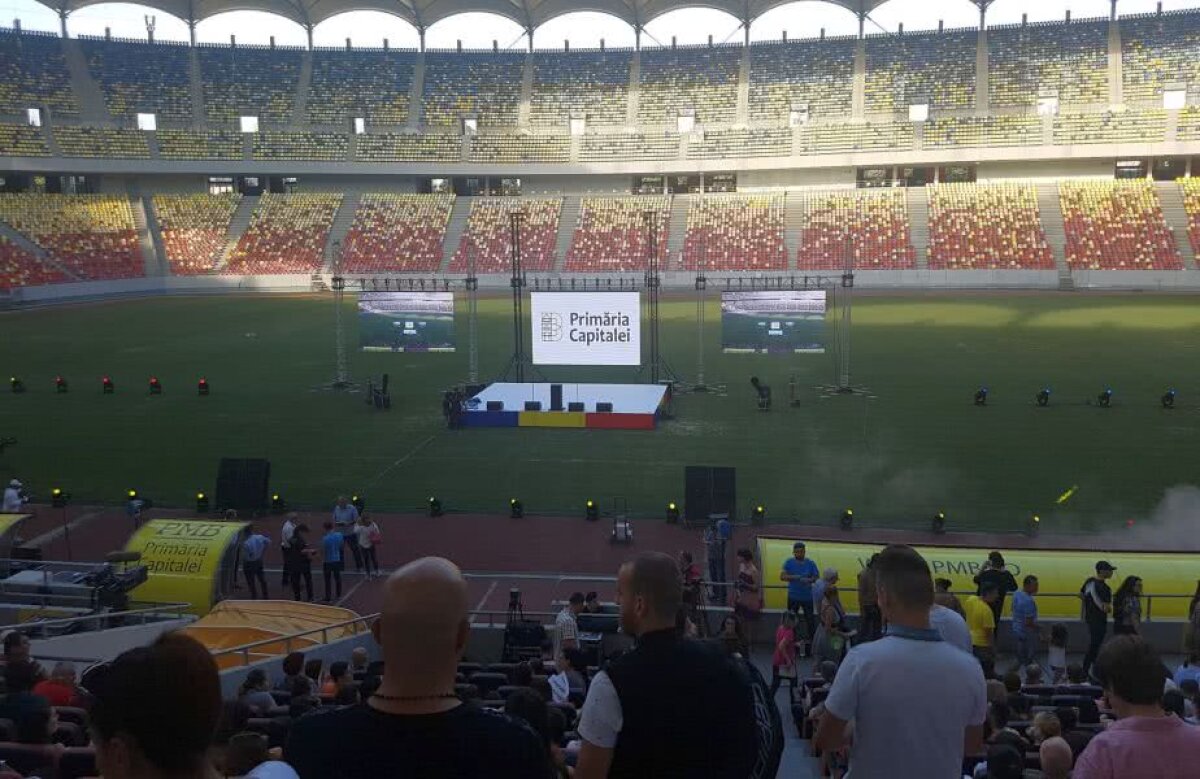 SIMONA HALEP PE ARENA NAȚIONALĂ // Halep a prezentat trofeul pe Arena Națională, în fața a 15.000 de fani: "Sunt mai emoționată ca la Roland Garros" » Firea, huiduită copios în timpul discursului