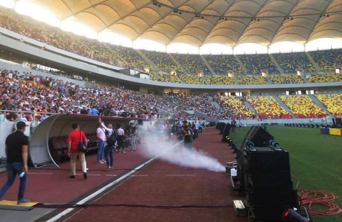 SIMONA HALEP PE ARENA NAȚIONALĂ // Halep a prezentat trofeul pe Arena Națională, în fața a 15.000 de fani: "Sunt mai emoționată ca la Roland Garros" » Firea, huiduită copios în timpul discursului