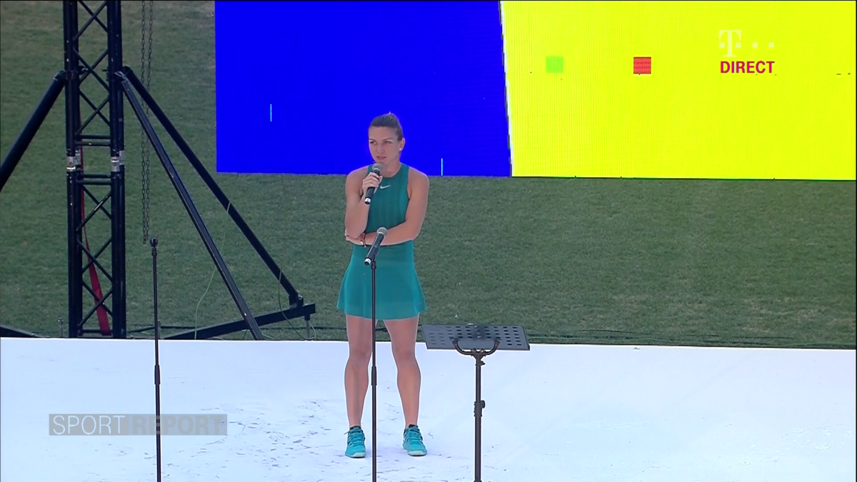 SIMONA HALEP PE ARENA NAȚIONALĂ // Halep a prezentat trofeul pe Arena Națională, în fața a 15.000 de fani: "Sunt mai emoționată ca la Roland Garros" » Firea, huiduită copios în timpul discursului