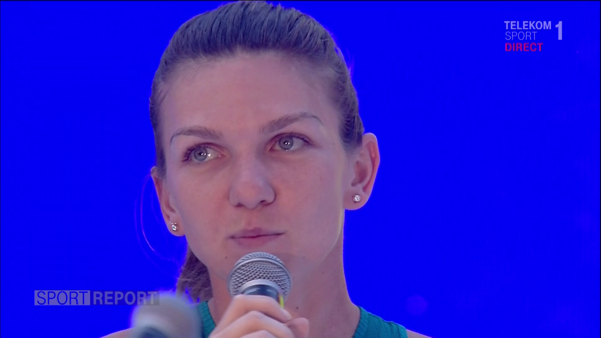 SIMONA HALEP PE ARENA NAȚIONALĂ // Halep a prezentat trofeul pe Arena Națională, în fața a 15.000 de fani: "Sunt mai emoționată ca la Roland Garros" » Firea, huiduită copios în timpul discursului