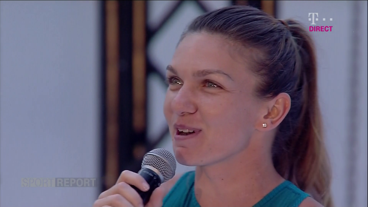SIMONA HALEP PE ARENA NAȚIONALĂ // Halep a prezentat trofeul pe Arena Națională, în fața a 15.000 de fani: "Sunt mai emoționată ca la Roland Garros" » Firea, huiduită copios în timpul discursului