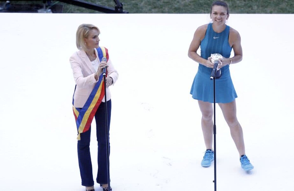 SIMONA HALEP PE ARENA NAȚIONALĂ // Halep a prezentat trofeul pe Arena Națională, în fața a 15.000 de fani: "Sunt mai emoționată ca la Roland Garros" » Firea, huiduită copios în timpul discursului
