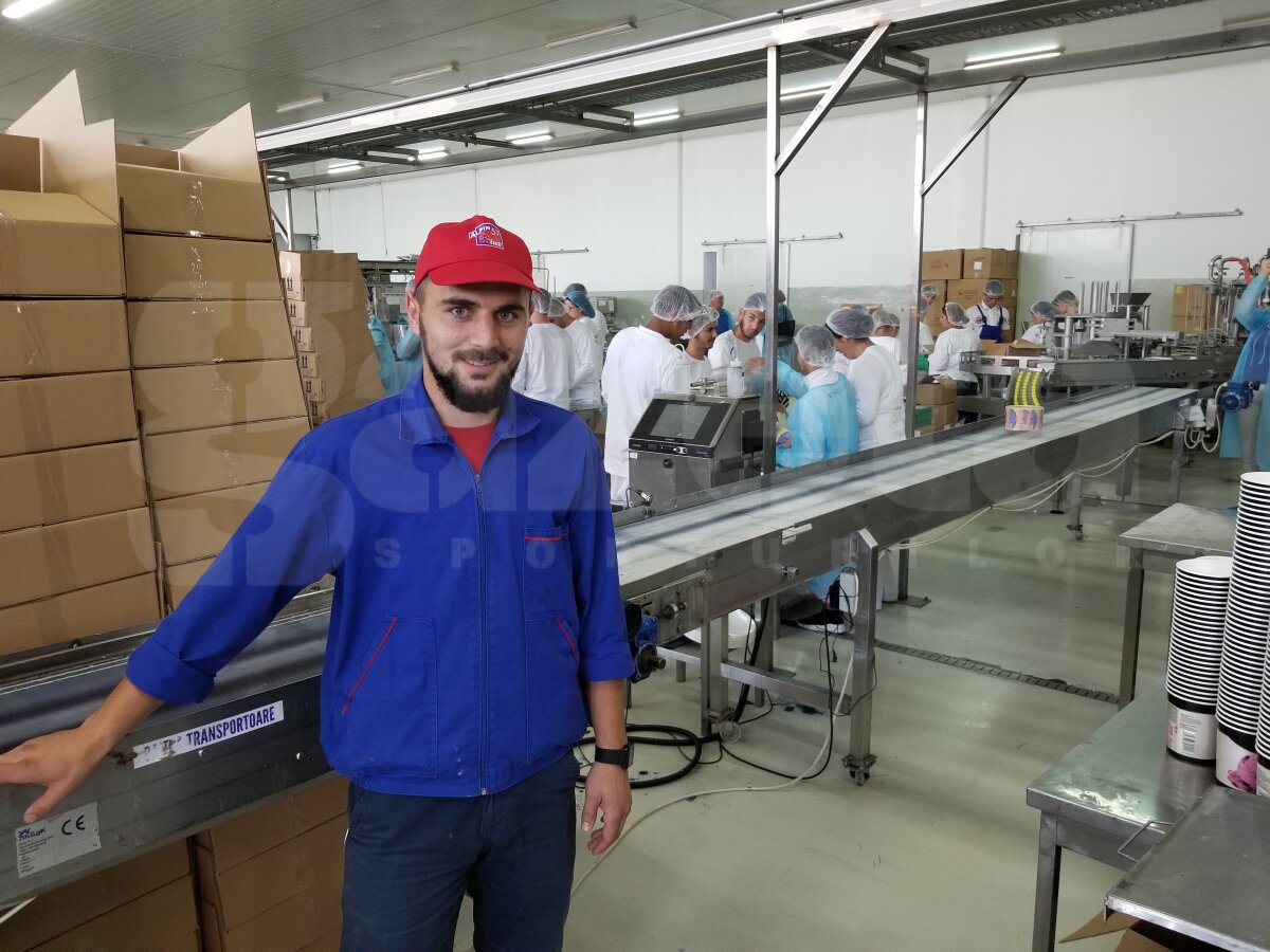 "Eu fac aromele aici!" Fotbalistul crescut lângă un internațional român și ajuns inginer în fabrica de înghețată