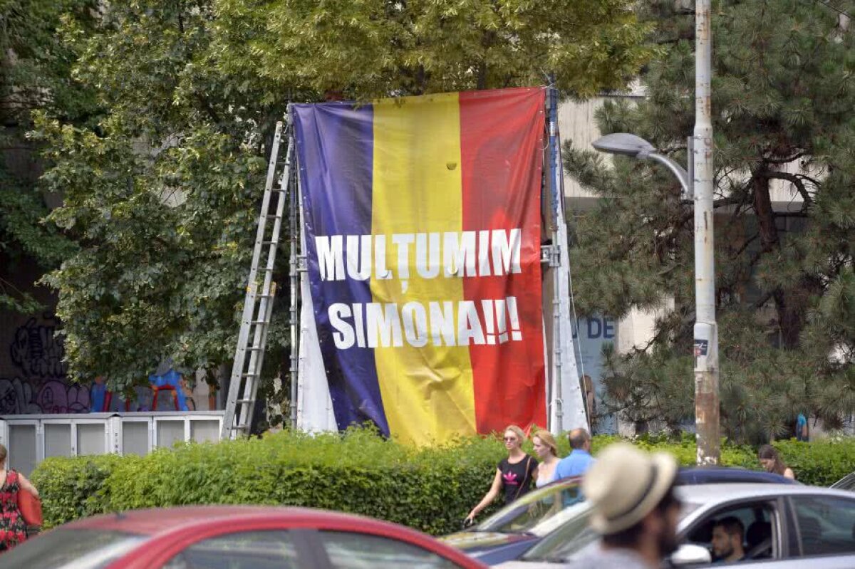 SIMONA HALEP // FOTO București, noul New York » Mesaje uriașe de felicitare pentru campioana de la Roland Garros au împânzit Capitala