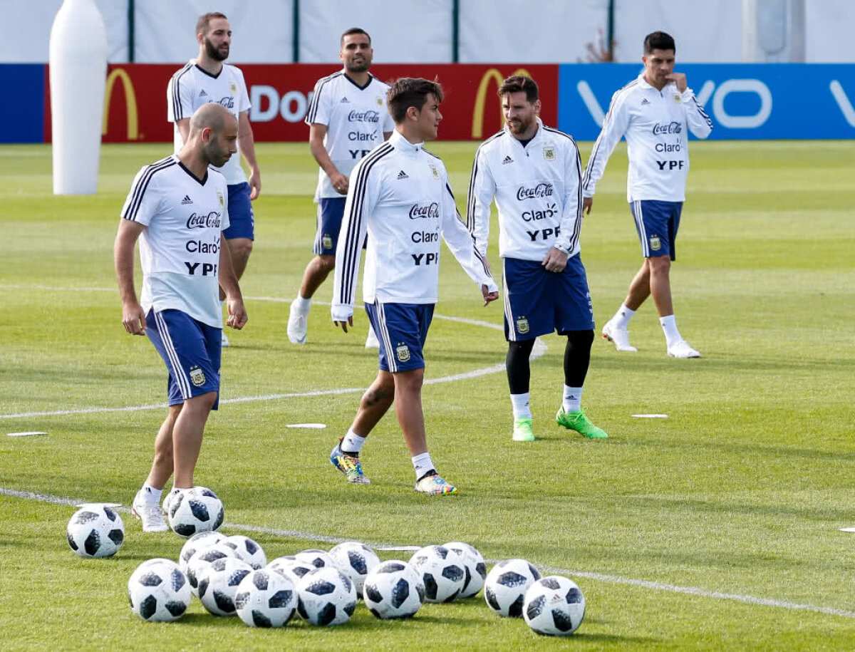 FOTO Leo Messi și Kun Aguero, mesaj savuros pe ușa camerei 221 :) 