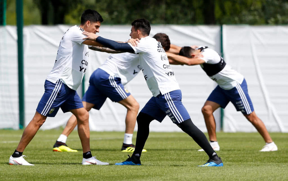 FOTO Leo Messi și Kun Aguero, mesaj savuros pe ușa camerei 221 :) 