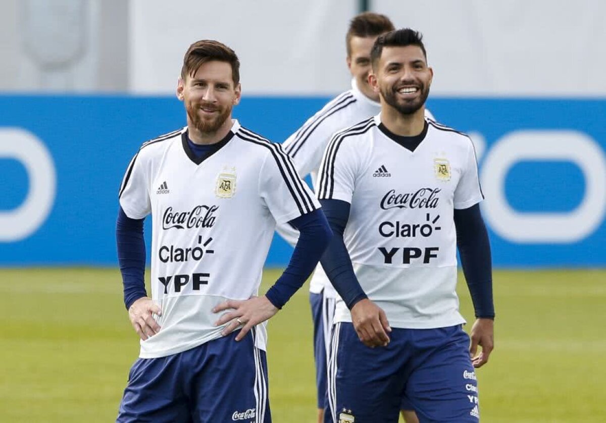 FOTO Leo Messi și Kun Aguero, mesaj savuros pe ușa camerei 221 :) 