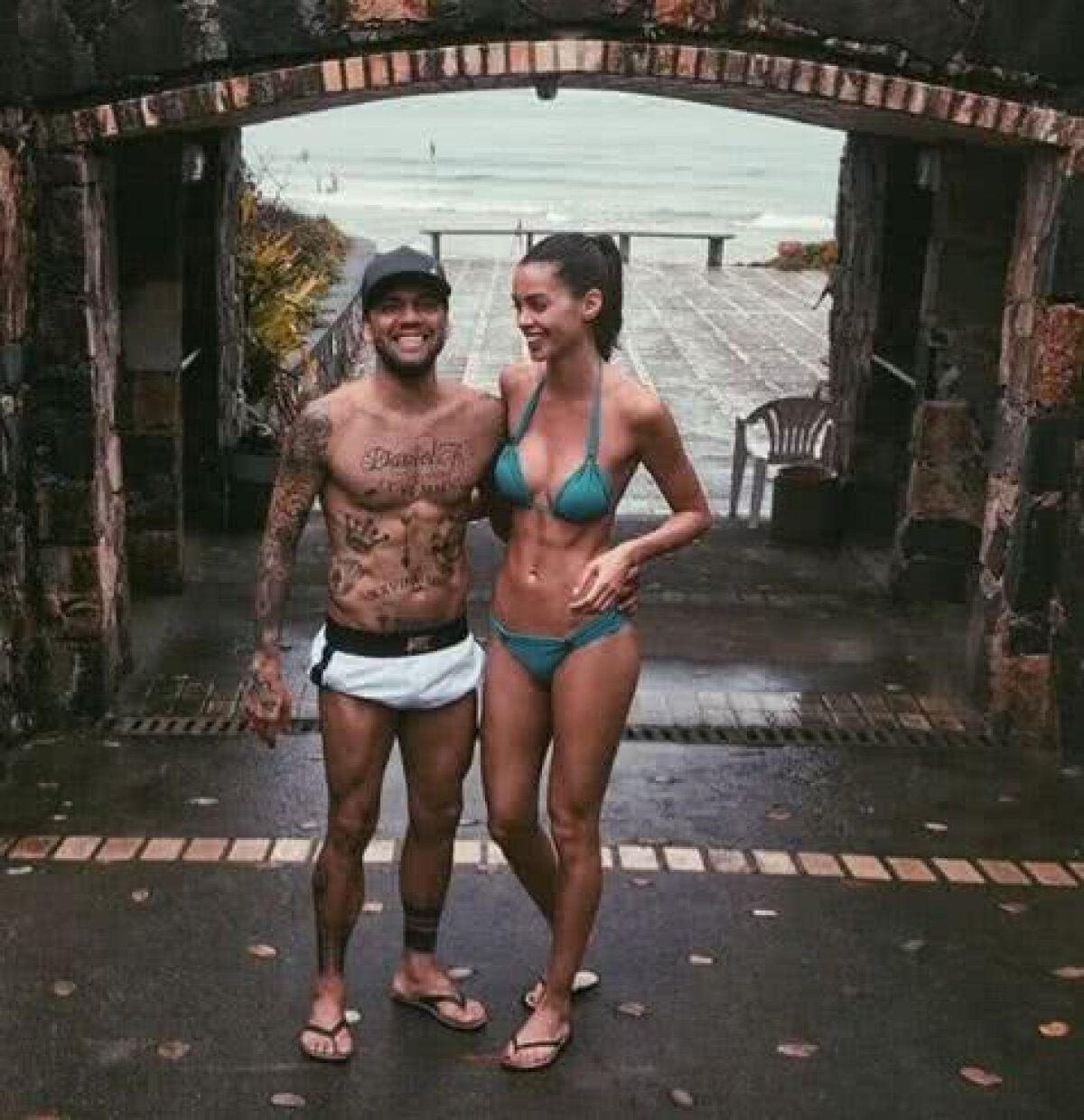 FOTO Soția lui Dani Alves, magnetul de pe Instagram » Sute de mii de fani îi urmăresc pozele sexy