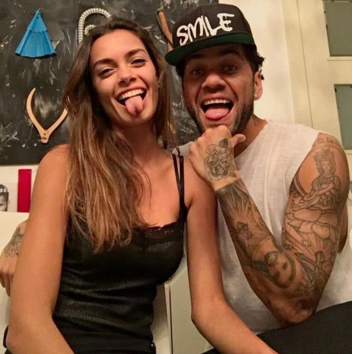 FOTO Soția lui Dani Alves, magnetul de pe Instagram » Sute de mii de fani îi urmăresc pozele sexy