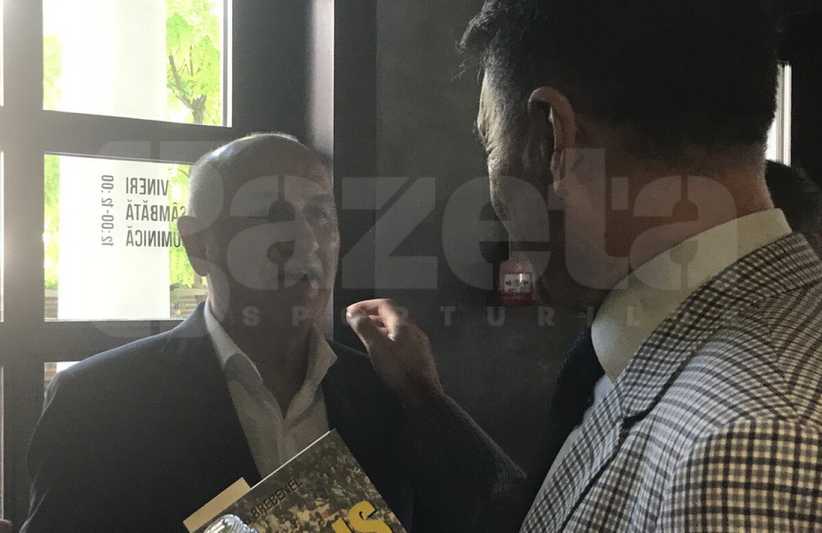 FOTO Reportaj de atmosferă de la lansarea cărții "Basmul fotbalului" » Toată clasa politică românească, în frunte cu Dragnea și Tăriceanu, a eclipsat fotbaliști de legendă