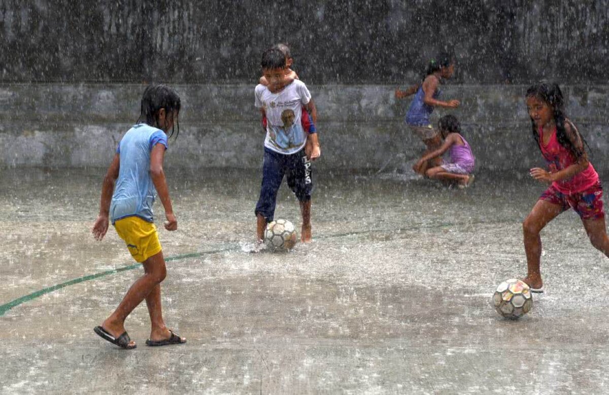 GALERIE FOTO IMPRESIONANTĂ » Tot globul așteaptă startul Mondialului: momentele surprise din Thailanda până în Cuba și din Kenya până în Bosnia-Herțegovina