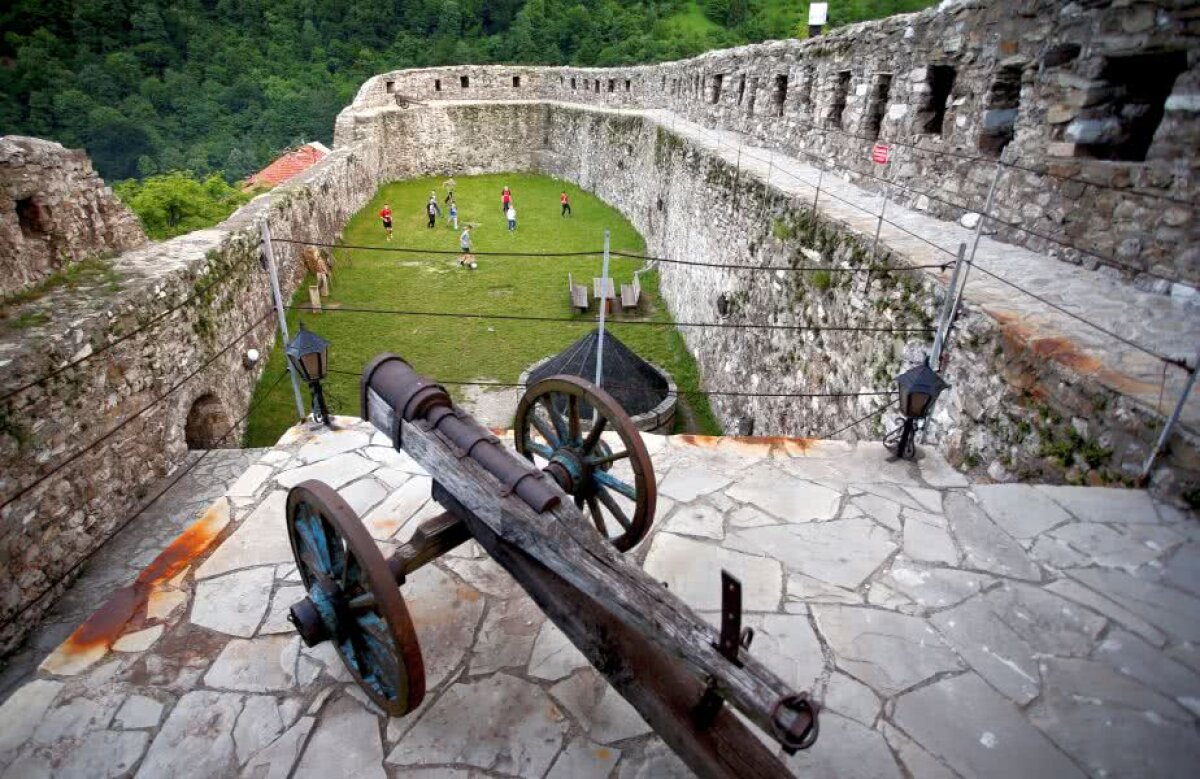 GALERIE FOTO IMPRESIONANTĂ » Tot globul așteaptă startul Mondialului: momentele surprise din Thailanda până în Cuba și din Kenya până în Bosnia-Herțegovina