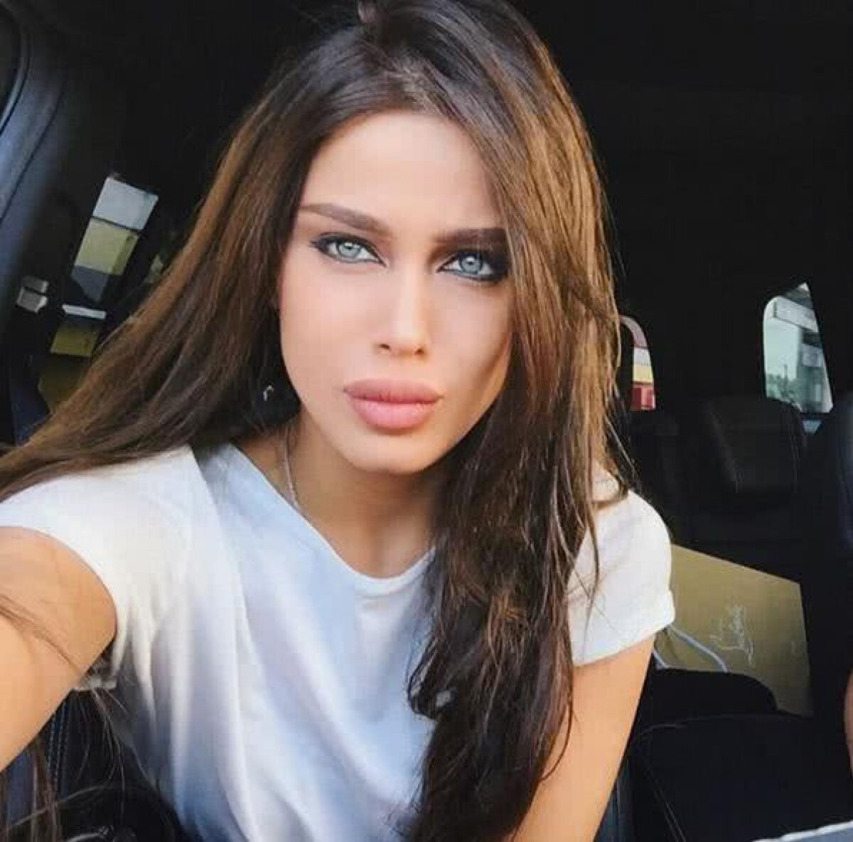 HOT! Avem primul "11" al Rusiei :) Soțiile și prietenele titularilor de azi arată DEMENȚIAL