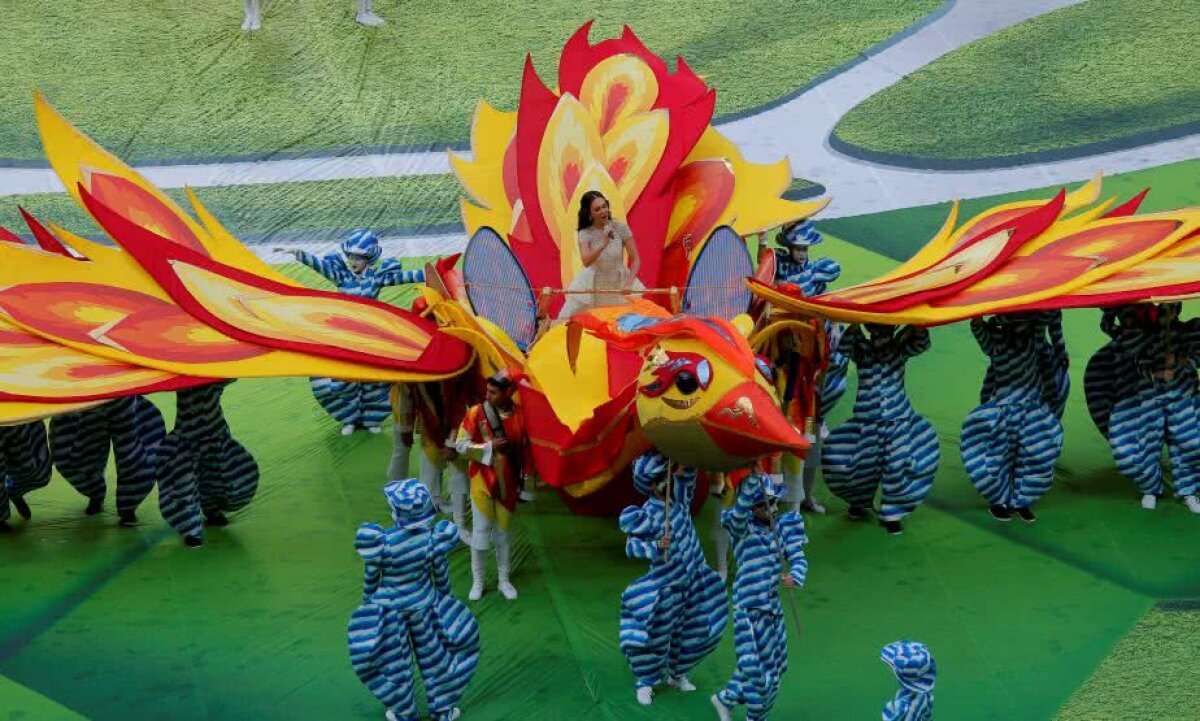 CM 2018 // VIDEO + FOTO Momentele care au furat atenția la festivitatea de deschidere » Discurs ținut de Vladimir Putin și gestul vulgar al lui Robbie Williams