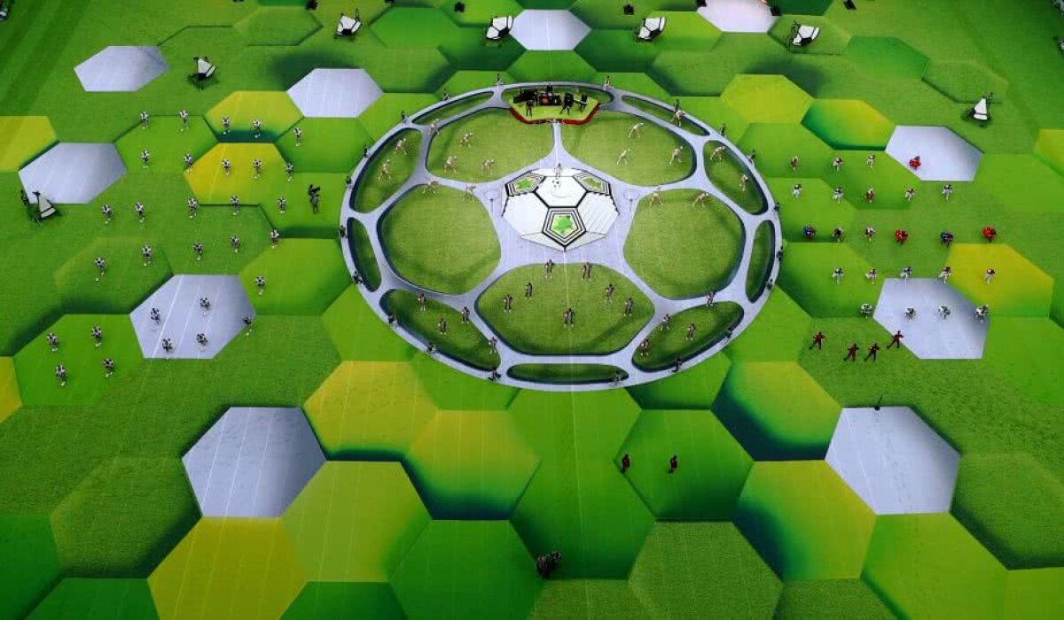 CM 2018 // VIDEO + FOTO Momentele care au furat atenția la festivitatea de deschidere » Discurs ținut de Vladimir Putin și gestul vulgar al lui Robbie Williams