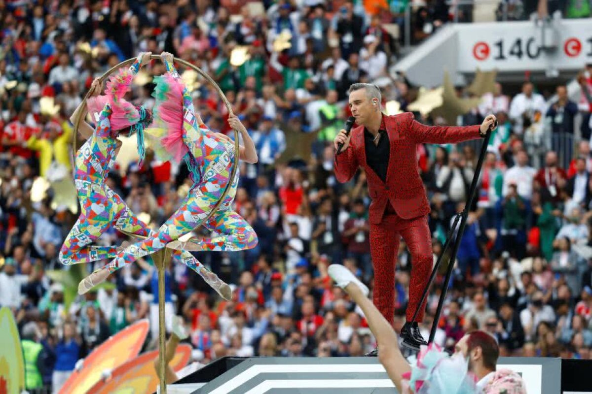 CM 2018 // VIDEO + FOTO Momentele care au furat atenția la festivitatea de deschidere » Discurs ținut de Vladimir Putin și gestul vulgar al lui Robbie Williams