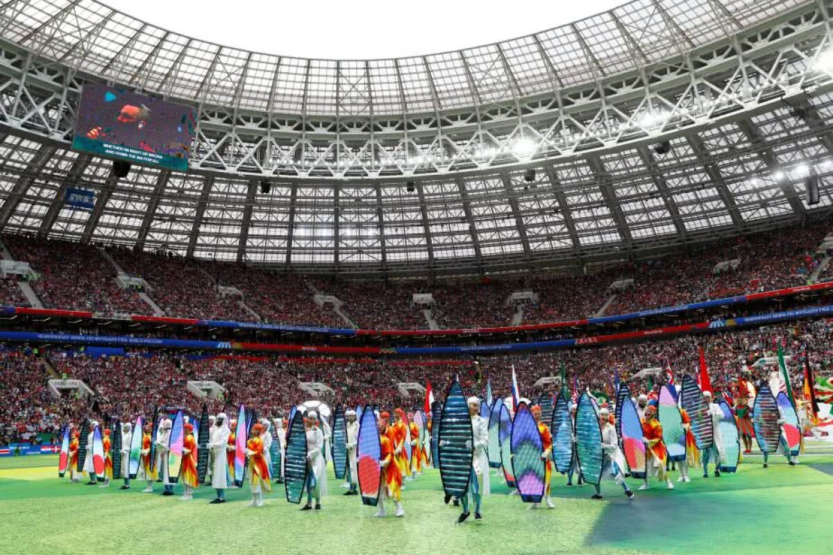 CM 2018 // VIDEO + FOTO Momentele care au furat atenția la festivitatea de deschidere » Discurs ținut de Vladimir Putin și gestul vulgar al lui Robbie Williams