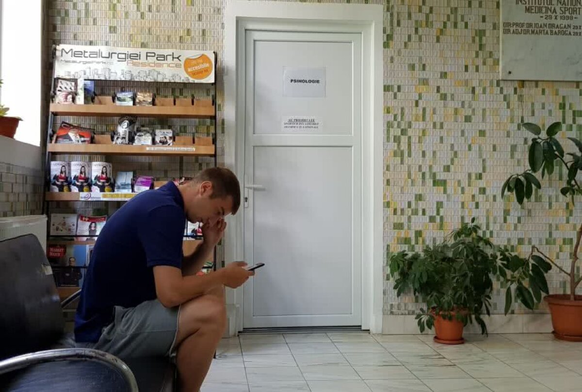 GALERIE FOTO Apariție surpriză la vizita medicală a lui Dinamo » Elevii lui Florin Bratu l-au asaltat după ultimul gol marcat