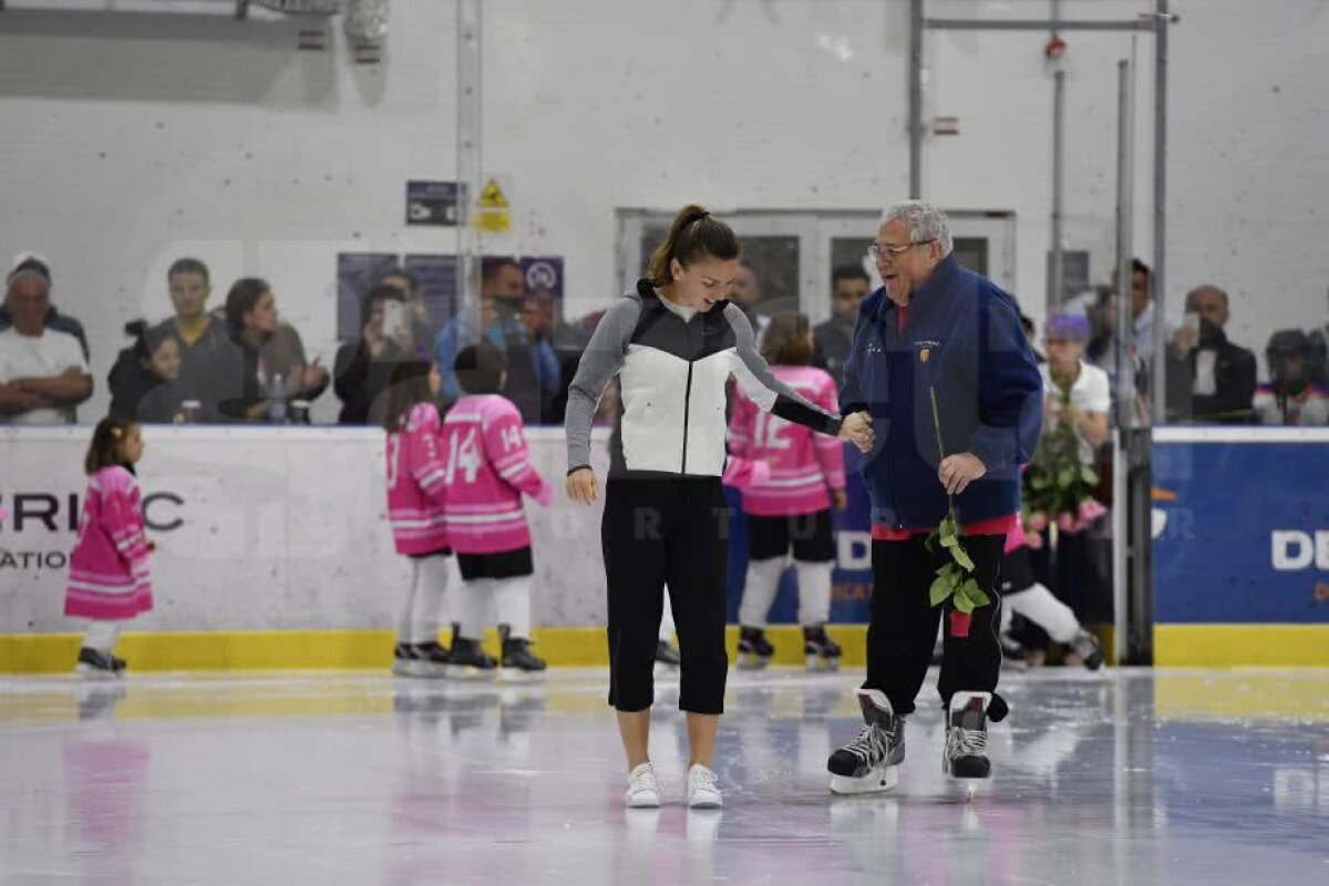 FOTO + VIDEO Imagini încântătoare de la Simona Halep Challenge » Liderul WTA s-a aventurat pe gheață și a fost întâmpinată cu flori de micile patinatoare