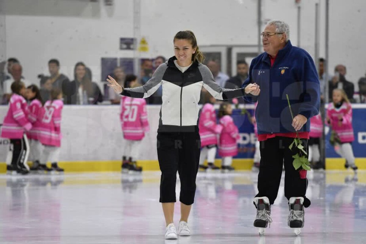 FOTO + VIDEO Imagini încântătoare de la Simona Halep Challenge » Liderul WTA s-a aventurat pe gheață și a fost întâmpinată cu flori de micile patinatoare