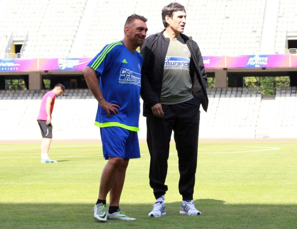 GALERIE FOTO+VIDEO » "Generația de Aur", din nou în iarbă! Pițurcă & Co. au făcut antrenamentul înaintea amicalului cu legendele Barcelonei de la Cluj-Napoca » "Axul central" s-a rupt după primul tur de stadion :)