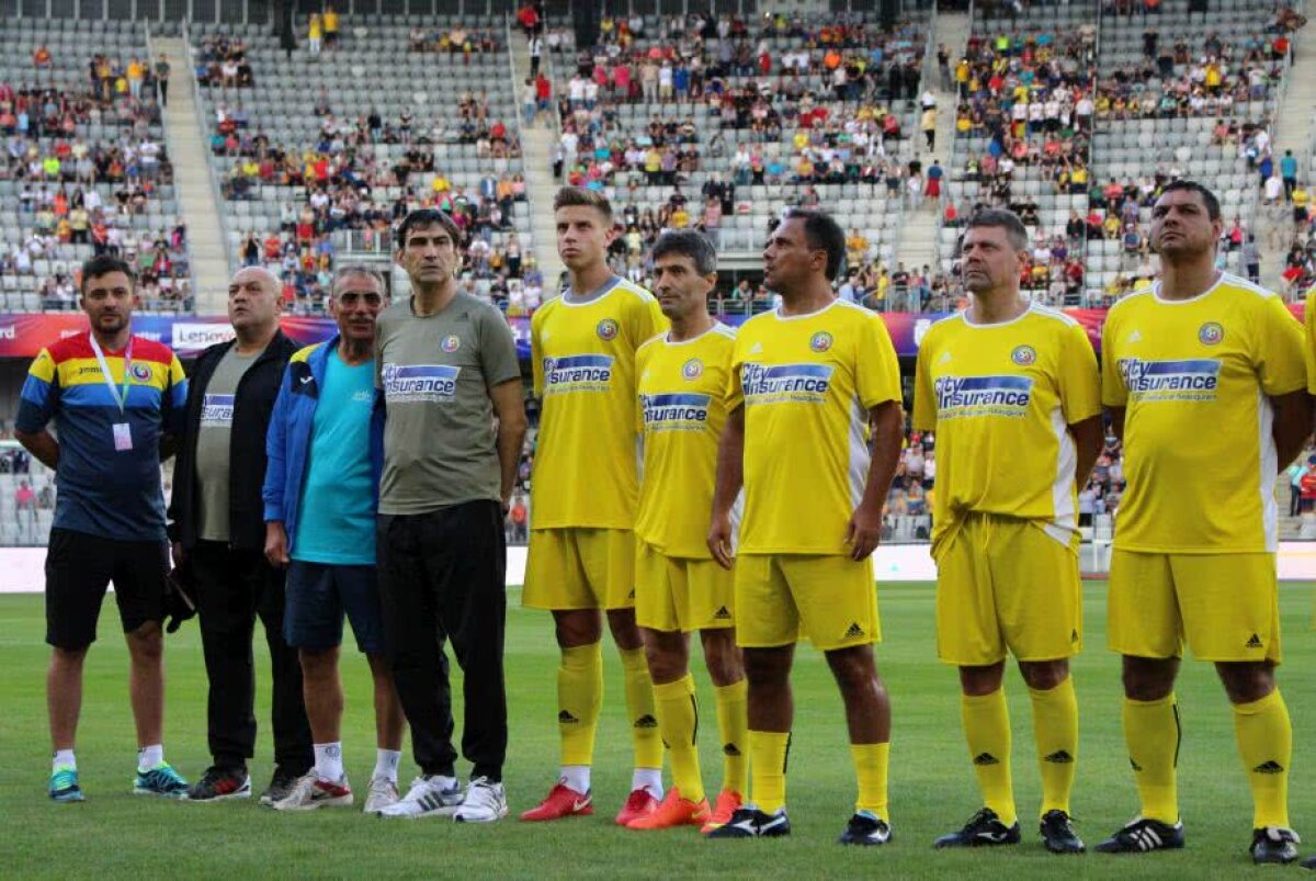 VIDEO Generația de Aur pierde meciul cu legendele Barcelonei: "Hagi e brazilian" + "Regele" a marcat pentru catalani