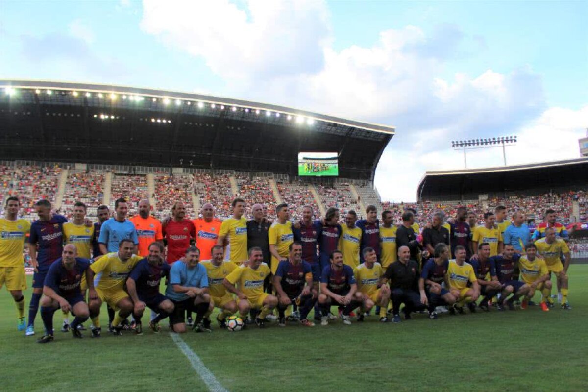 VIDEO Generația de Aur pierde meciul cu legendele Barcelonei: "Hagi e brazilian" + "Regele" a marcat pentru catalani