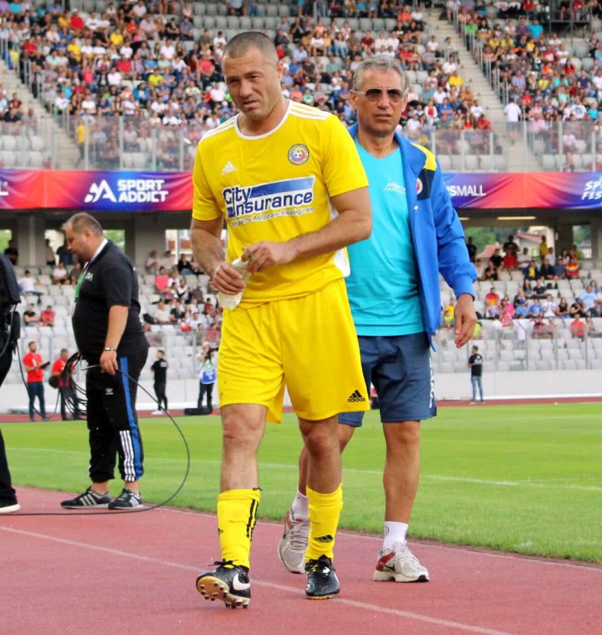 VIDEO Generația de Aur pierde meciul cu legendele Barcelonei: "Hagi e brazilian" + "Regele" a marcat pentru catalani