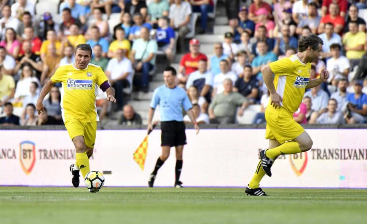 VIDEO Generația de Aur pierde meciul cu legendele Barcelonei: "Hagi e brazilian" + "Regele" a marcat pentru catalani