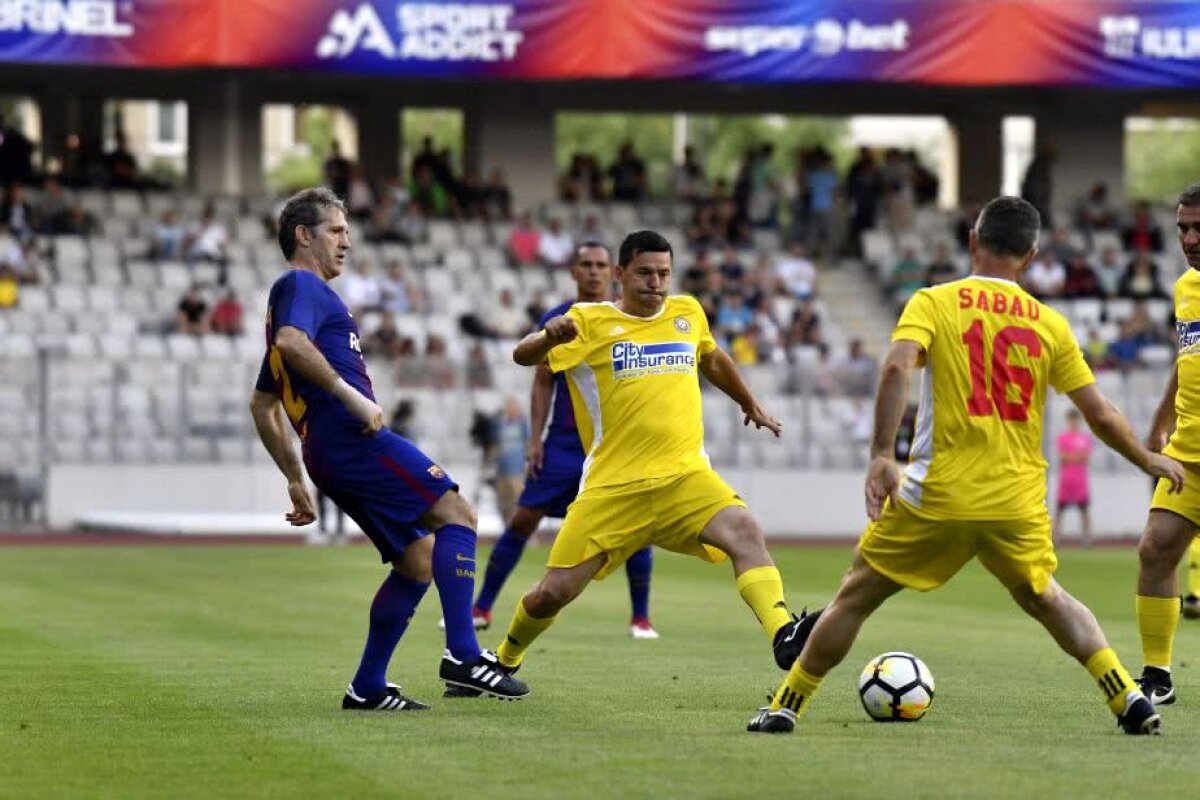 VIDEO Generația de Aur pierde meciul cu legendele Barcelonei: "Hagi e brazilian" + "Regele" a marcat pentru catalani