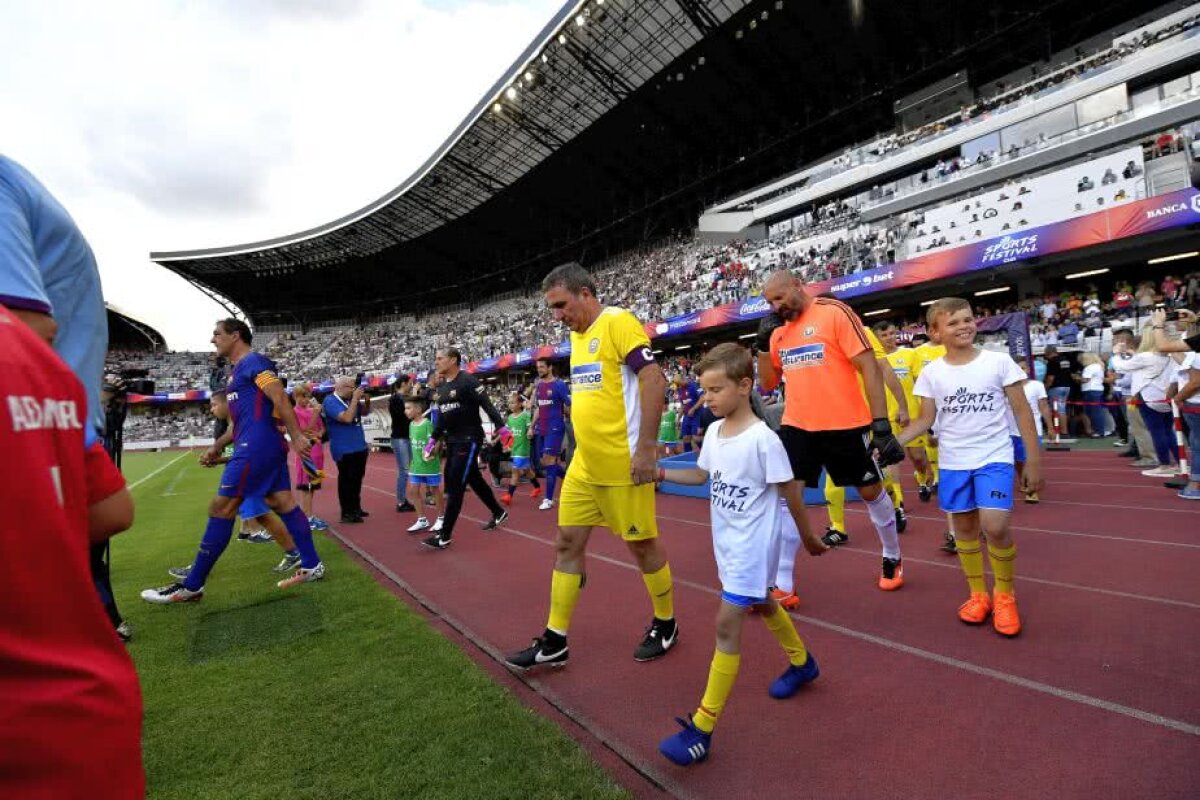 VIDEO Generația de Aur pierde meciul cu legendele Barcelonei: "Hagi e brazilian" + "Regele" a marcat pentru catalani