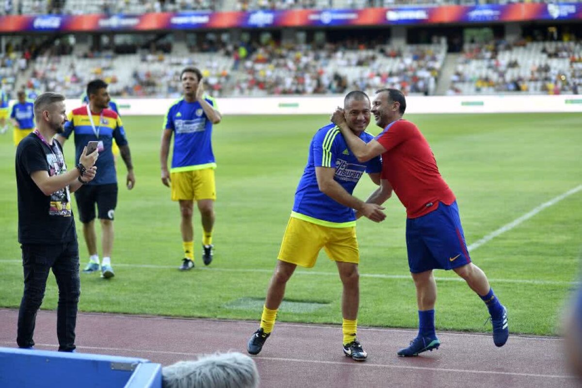 VIDEO Generația de Aur pierde meciul cu legendele Barcelonei: "Hagi e brazilian" + "Regele" a marcat pentru catalani