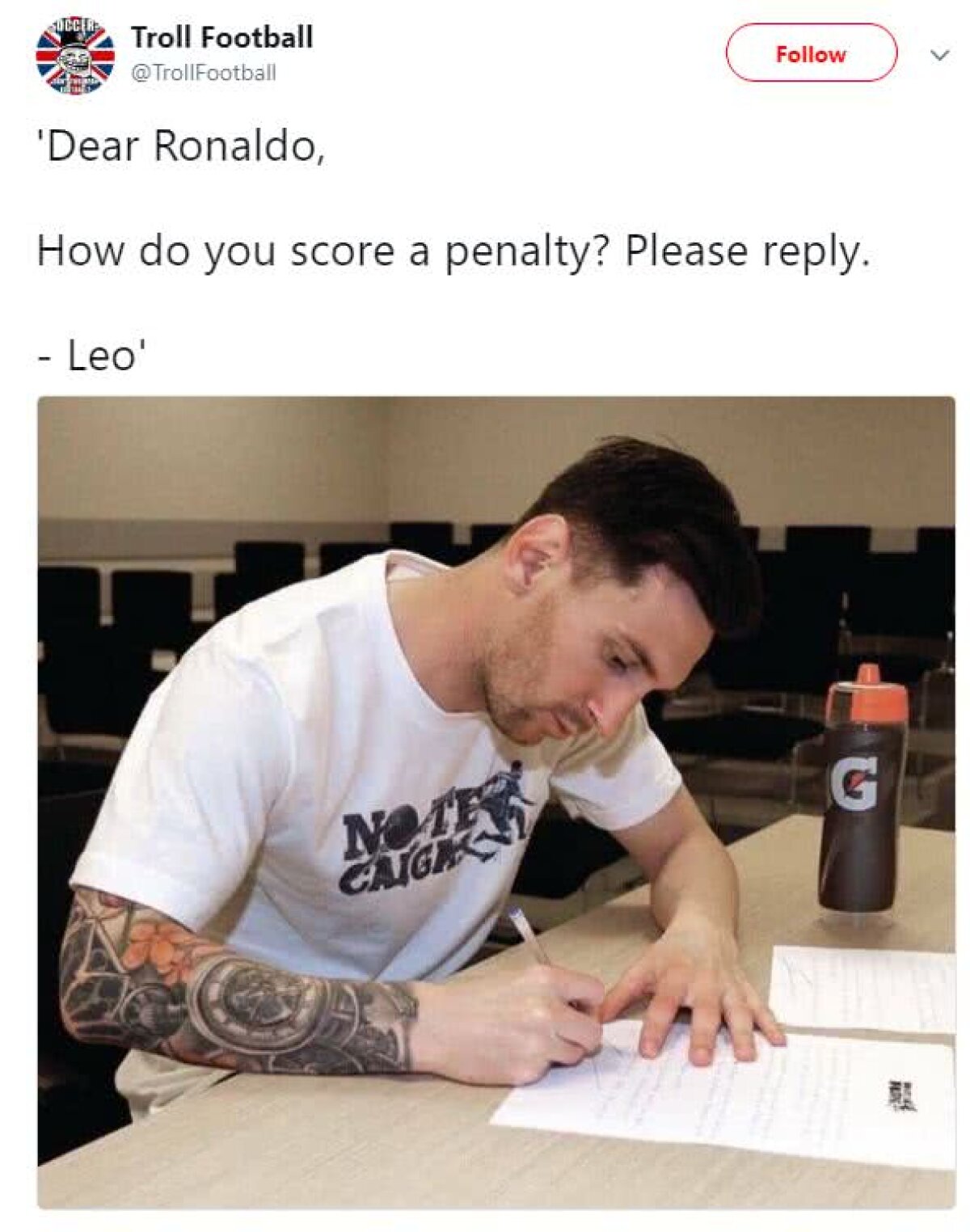 FOTO Messi i-a scris lui Cristiano după ce a ratat penalty-ul cu Islanda :) » Avalanșă de meme-uri pe net 