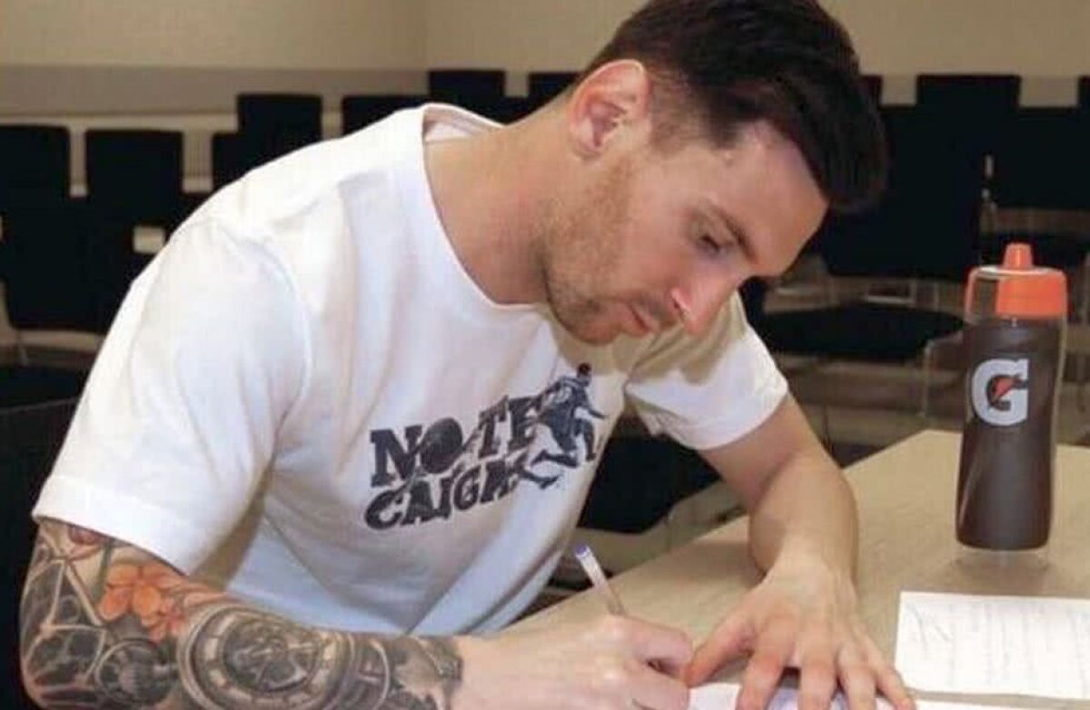 FOTO Messi i-a scris lui Cristiano după ce a ratat penalty-ul cu Islanda :) » Avalanșă de meme-uri pe net 