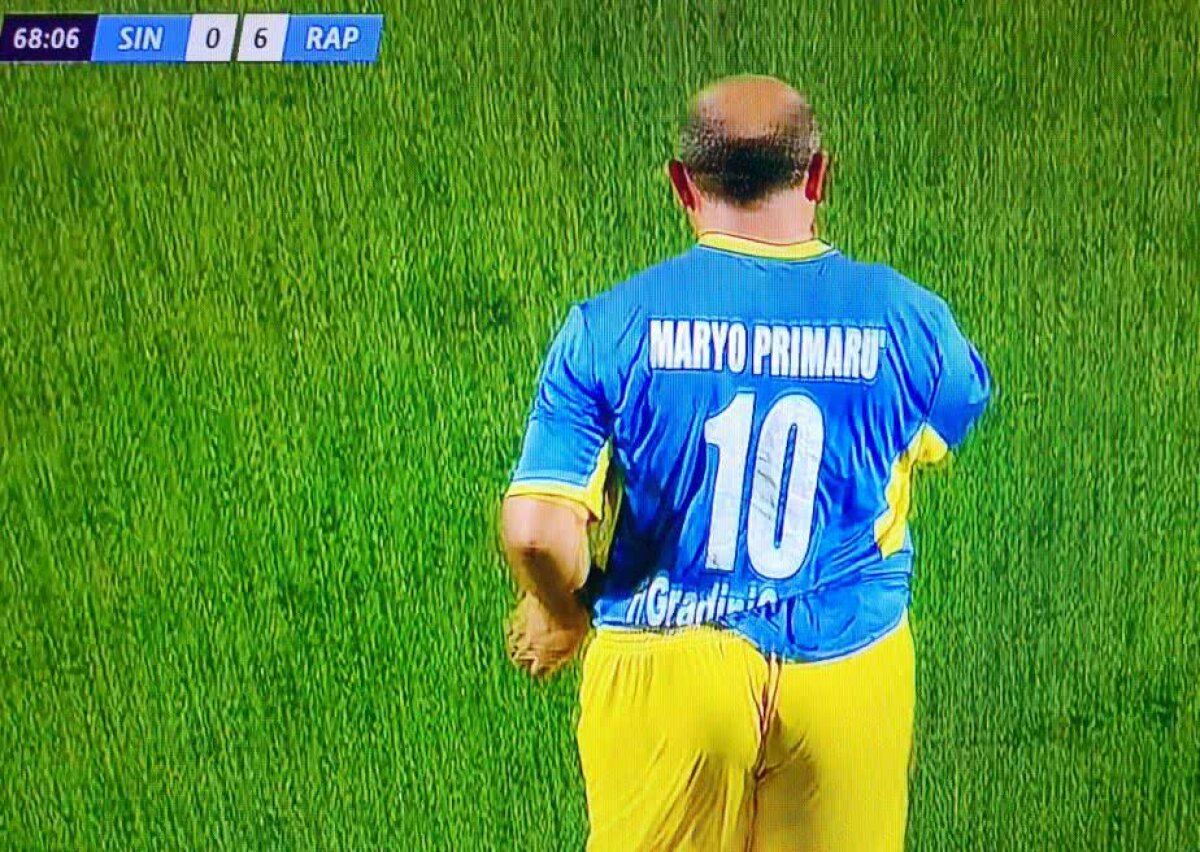 FOTO » Maryo decaru', Maryo primaru'» Fază memorabilă în meciul AS Singureni - Rapid: "La anul ne batem cu Steaua. Va fi război"