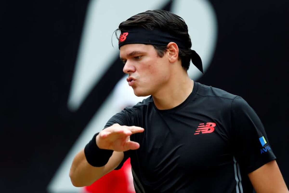 VIDEO + FOTO Roger Federer se impune la Stuttgart și ajunge la un numărul INCREDIBIL de turnee câștigate » Premiul special primit de la organizatori